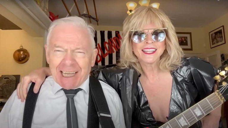 Watch Toyah Willcox run her fingers seductively through Robert Fripp’s hair as they perform Blondie’s One Way Or Another