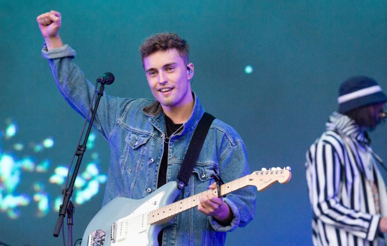 Sam Fender currently outselling the rest of the UK Top 10 combined as ‘People Watching’ heads for Number One