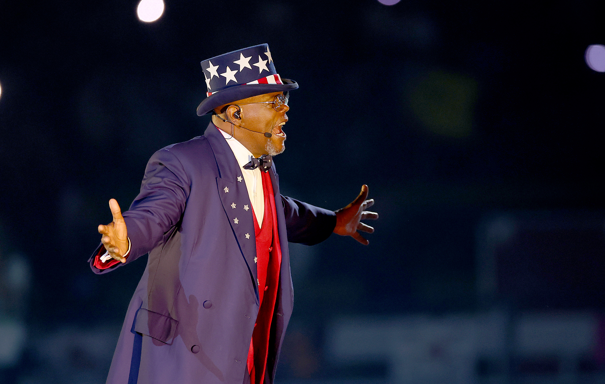 Samuel L. Jackson introduces Kendrick Lamar at Super Bowl dressed as Uncle Sam: “It’s the great American game”
