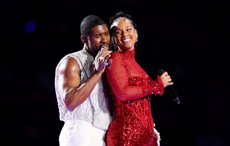 How much do artists get paid for the Super Bowl halftime show?