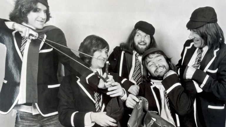 “It’s not like anything else. I liked it for that. We’d always take a different path”: The story behind The Kinks’ brilliantly subversive classic Lola