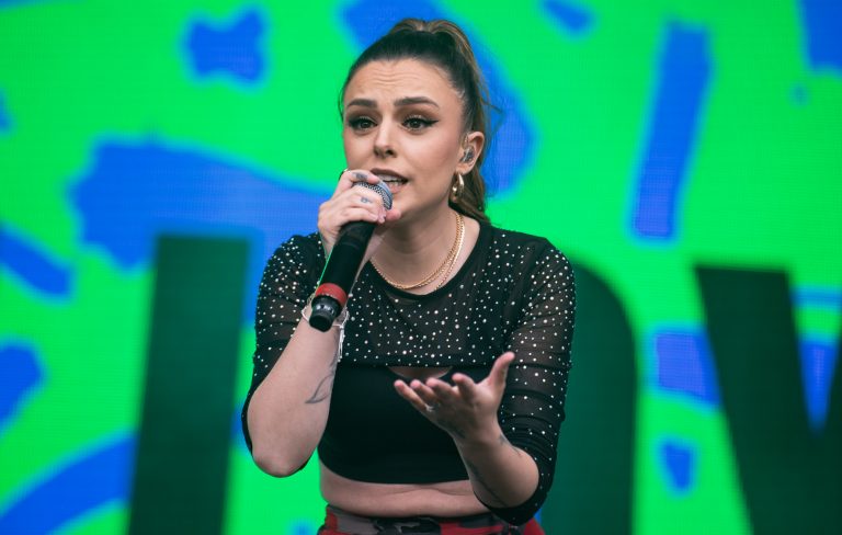 Cher Lloyd reveals Simon Cowell’s SYCO label told her to “get with” Justin Bieber to boost her career