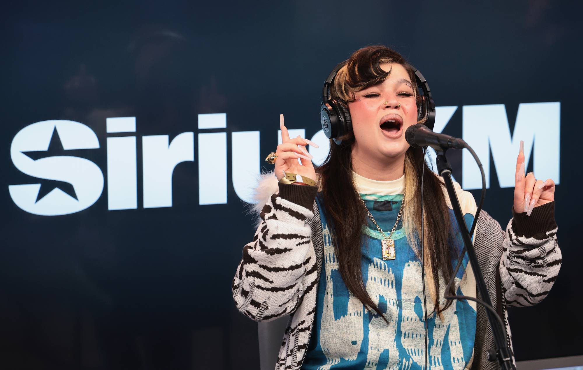Watch Lola Young cover Arctic Monkeys’ ‘I Wanna Be Yours’ on SiriusXM