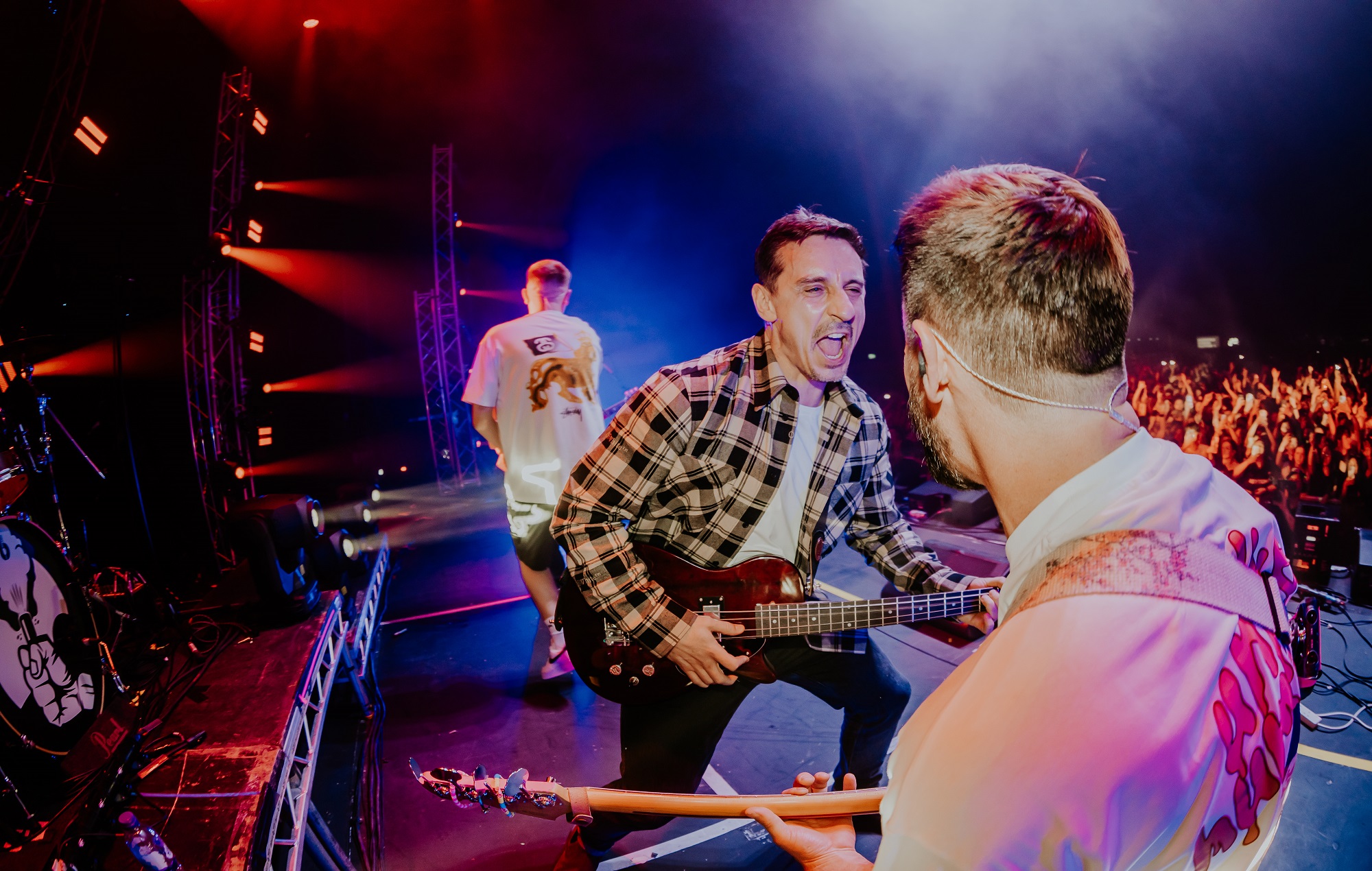 Watch Gary Neville play bass for The Reytons on ‘Low Life’ at Manchester gig