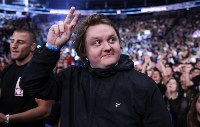 Lewis Capaldi makes public appearance at WWE SmackDown in London after mental health hiatus
