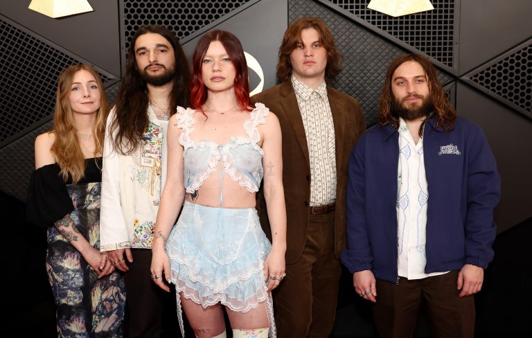 Wet Leg tease two UK concerts under the pseudonym Uma Thurman