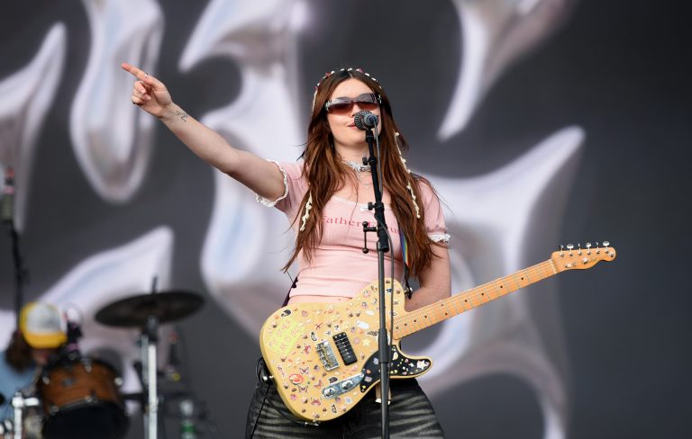 Wet Leg to kick off new era with “special” shows in New York and LA: “Hey there neighbor”