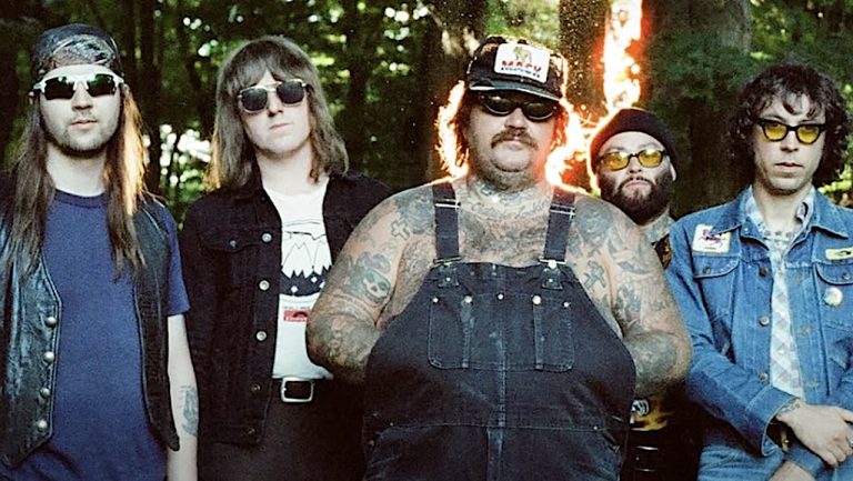“It’s fun to hang out in a room and write something that you think is heavy as f**k.” A cast member from award-winning TV show The Bear has started a new hardcore punk band with Alexisonfire guitarist Wade MacNeil