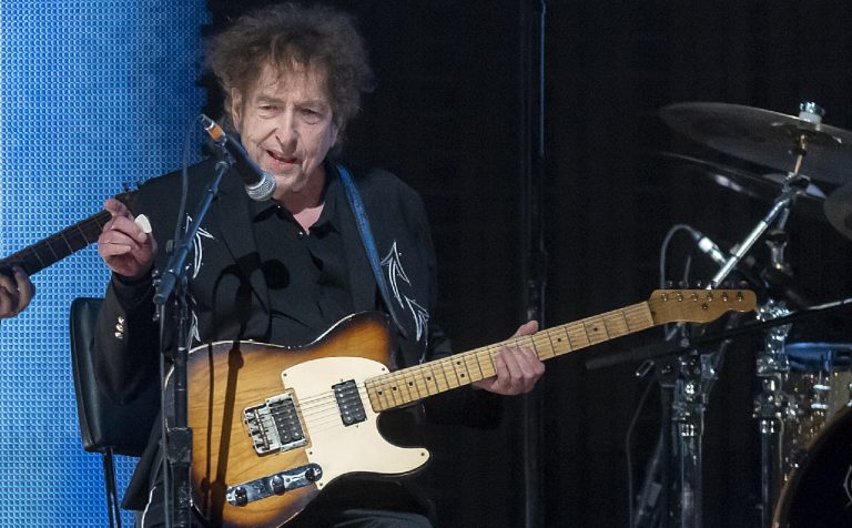 Bob Dylan reportedly invited to perform and present at 2025 Oscars
