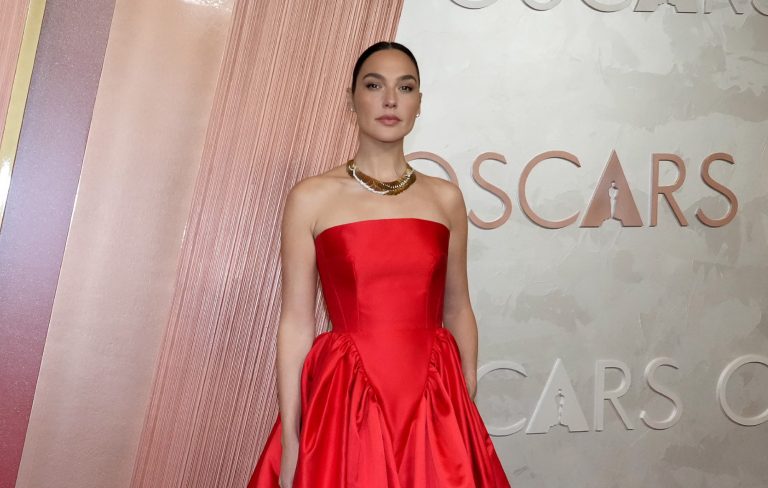 Gal Gadot criticised for not presenting Oscar to Palestinian documentary maker