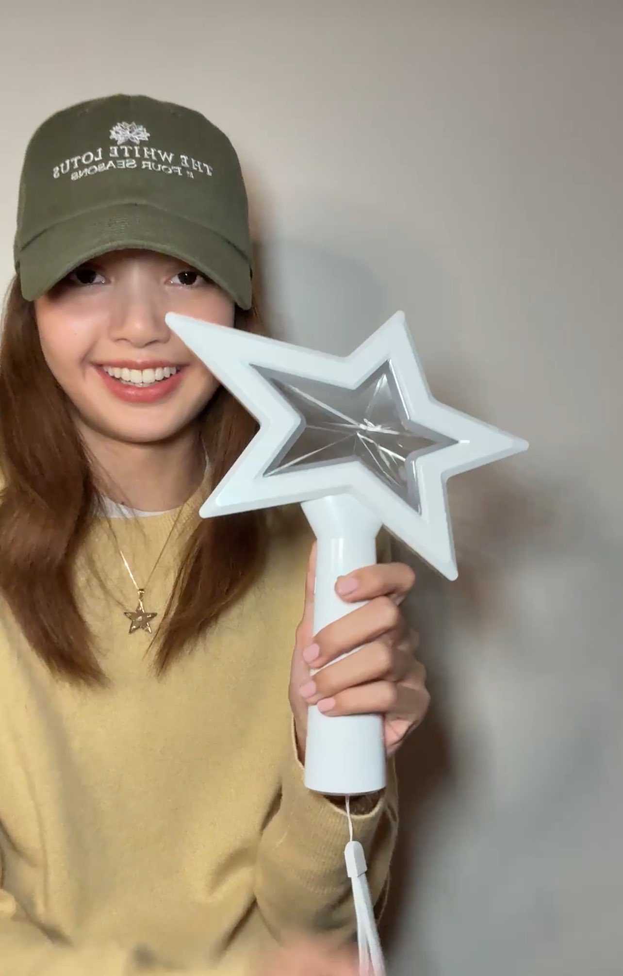 BLACKPINK’s Lisa Debuts Official Lightstick