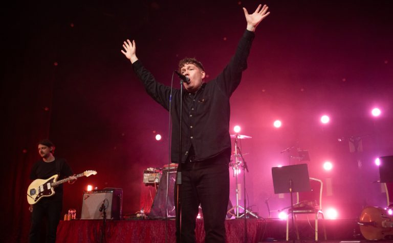 Los Campesinos! break down “financial restrictions” when touring, reveal significant “loss” from one-off gig