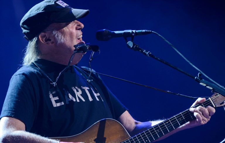 Neil Young to perform free concert in Ukraine