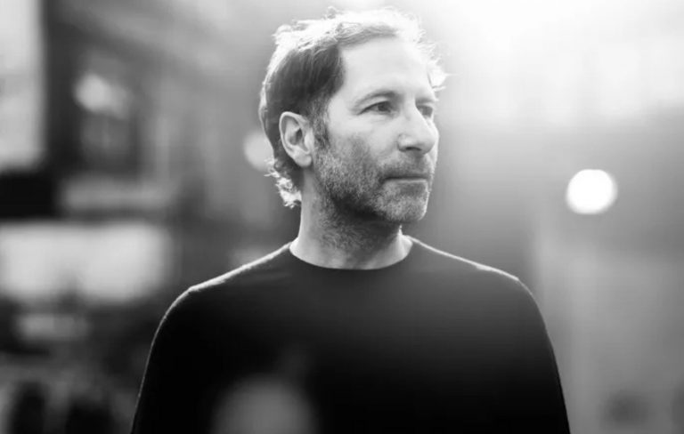 Ride’s Steve Queralt announces debut solo album ‘Swallow’ with shoegaze-inspired single ‘Lonely Town’ 
