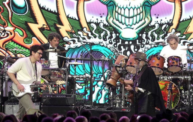 Dead & Company pay tribute to Phil Lesh with ‘Box Of Rain’ performance