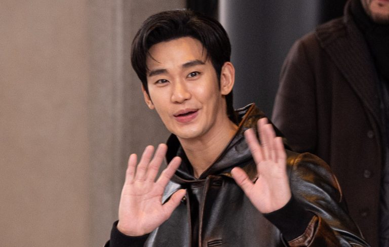 Kim Soo-hyun files lawsuit against late actress Kim Sae-ron’s family