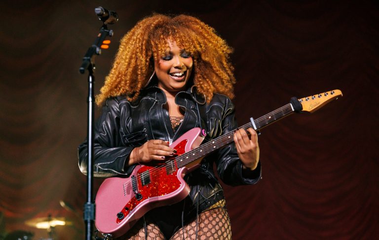 Lizzo slams criticism and mistreatment of Black pop artists: “The way this world treats Black women is sickening”