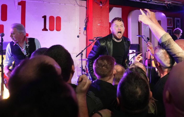 Noel Gallagher and Paul Weller watch Sex Pistols and Frank Carter’s blistering ‘secret’ 100 Club show