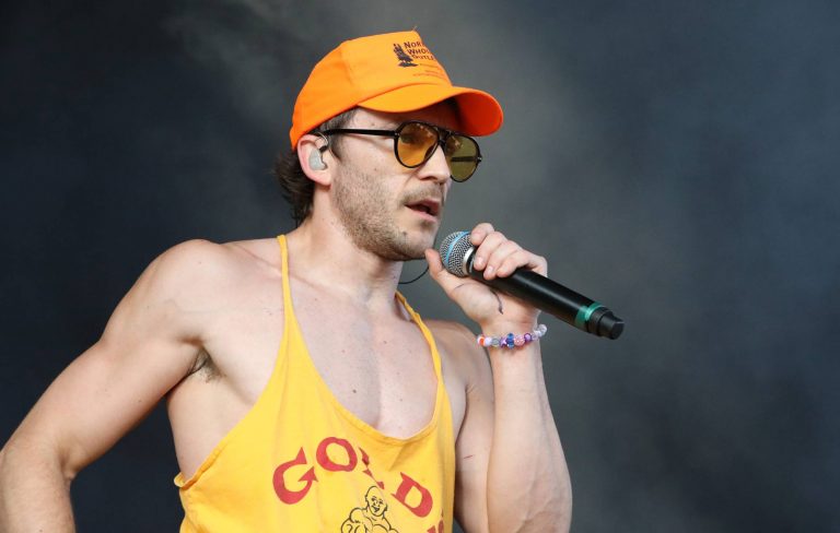 Watch The Armed cover The Stooges’ ‘Search And Destroy’ at Bernie Sanders rally