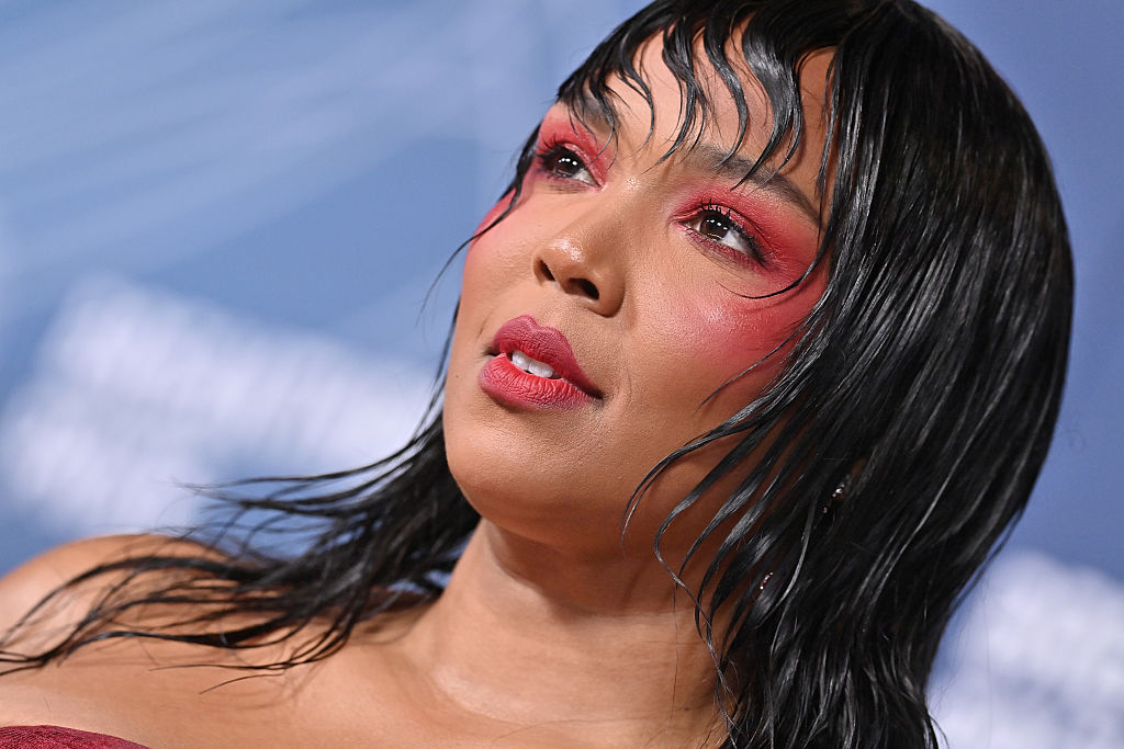 Lizzo Gives Vampy Rockstar Vibes At The 11th Breakthrough Prize Ceremony