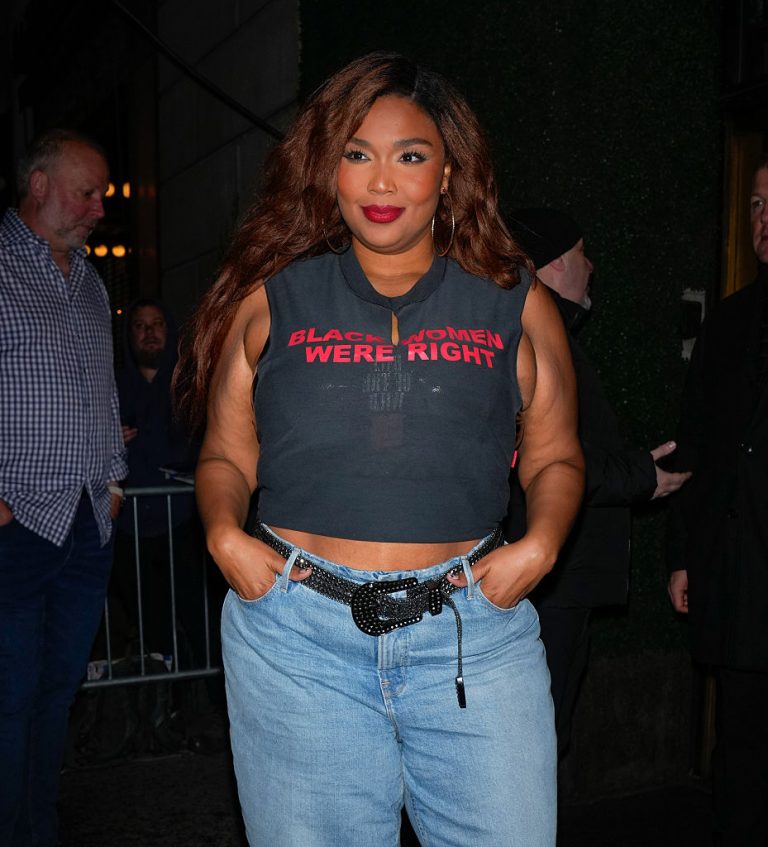 Lizzo Throws Shade At Donald Trump During Her ‘SNL’ Performance