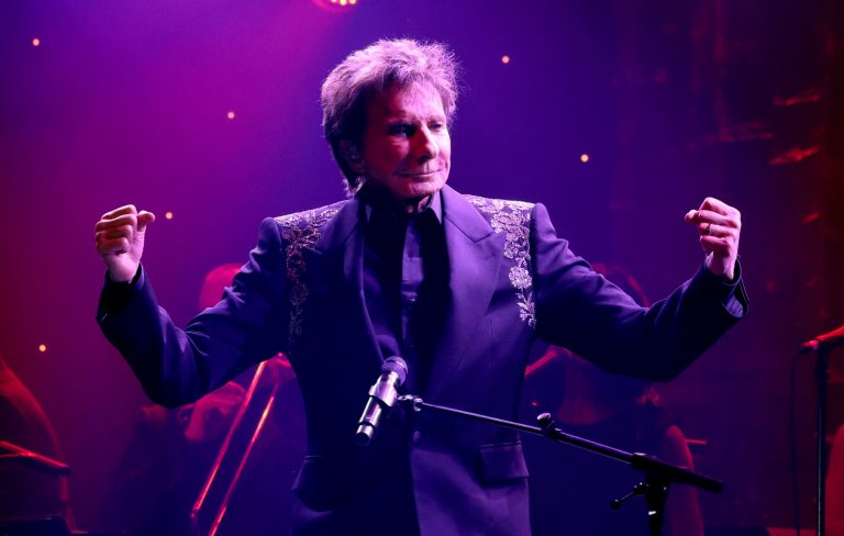 Barry Manilow announces 2025 North American farewell tour ‘The Last Concerts’