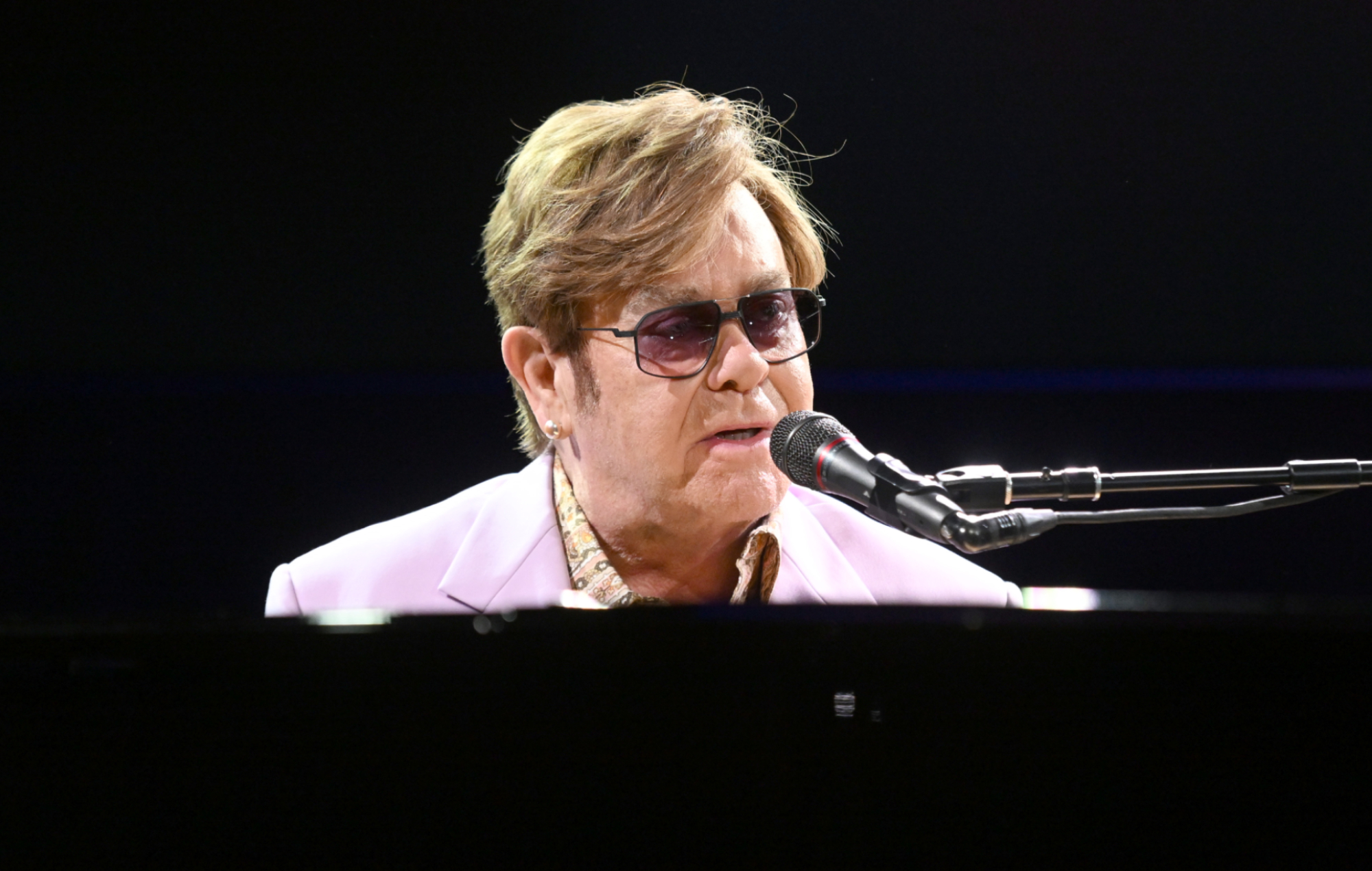 Elton John hated idea of releasing another solo album: “I would have killed myself”