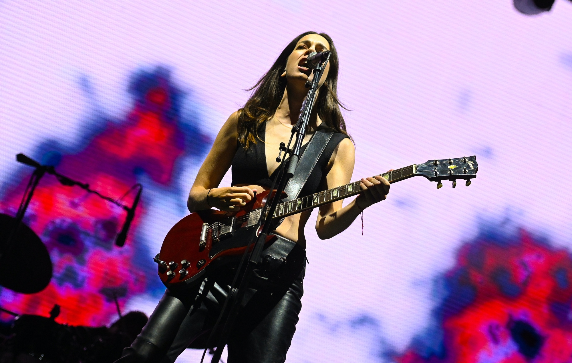 Haim announce two Los Angeles shows next week: “For our day ones”