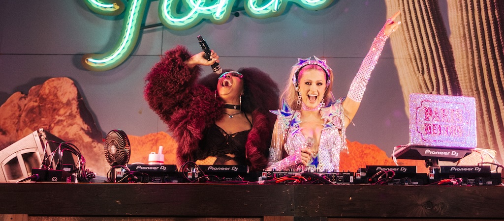 Lizzo Surprised Stagecoach 2025 By Crashing Paris Hilton’s Set And Meeting Up With Sydney Sweeney