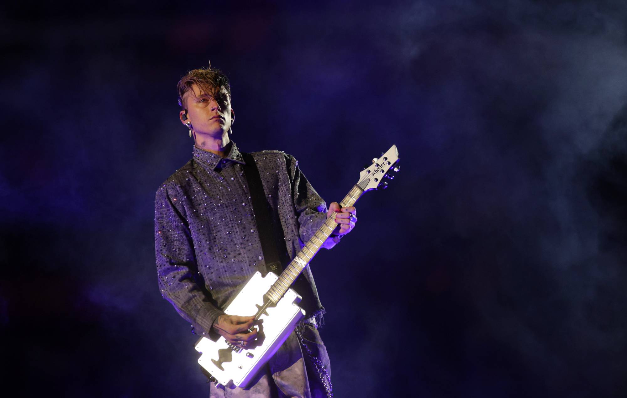 Watch Lana Del Rey, Jelly Roll, Shaboozey, Alex Warren and Brandon Lake sing ‘Happy Birthday’ to Machine Gun Kelly