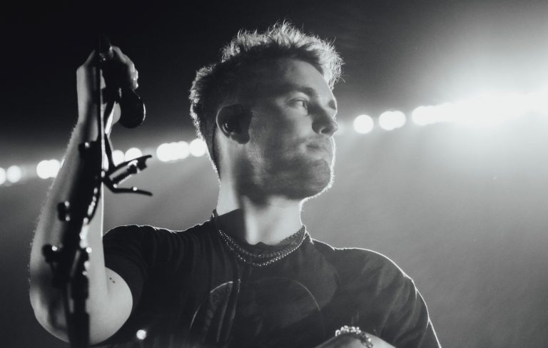 Listen to Sam Fender’s bright new song ‘Tyrants’