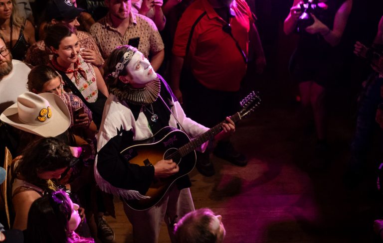 Arcade Fire share video for new song ‘Cars and Telephones’