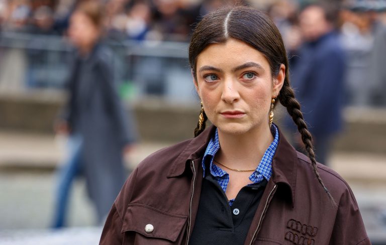 Lorde shares snippet of new music after wiping social media accounts