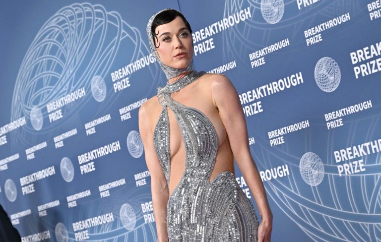 Katy Perry takes last minute astronaut lessons ahead of today’s all-female rocket to space