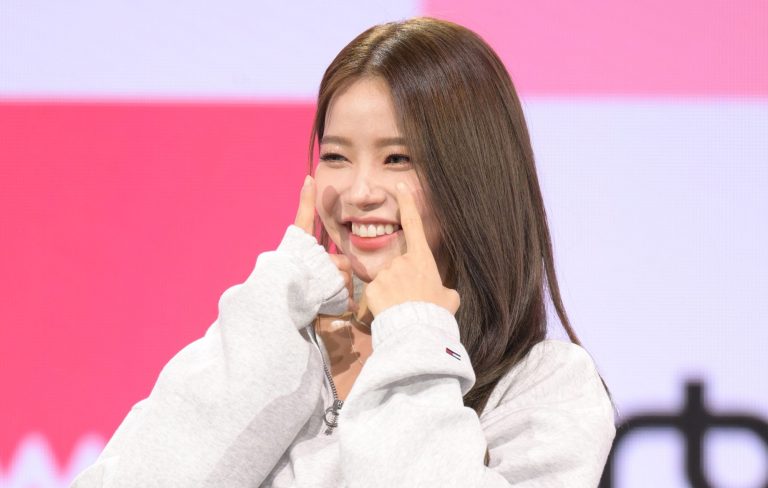 MAMAMOO’s Solar drops music video for new single ‘Want’