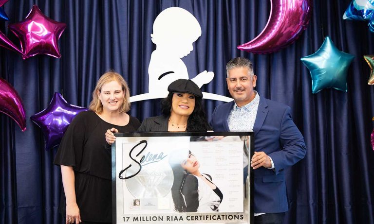 Selena Honored With RIAA Lifetime Achievement Award