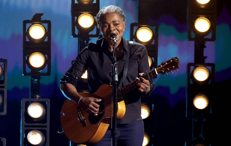 Tracy Chapman refuses to stream music: “Artists get paid when you actually buy CD or vinyl”