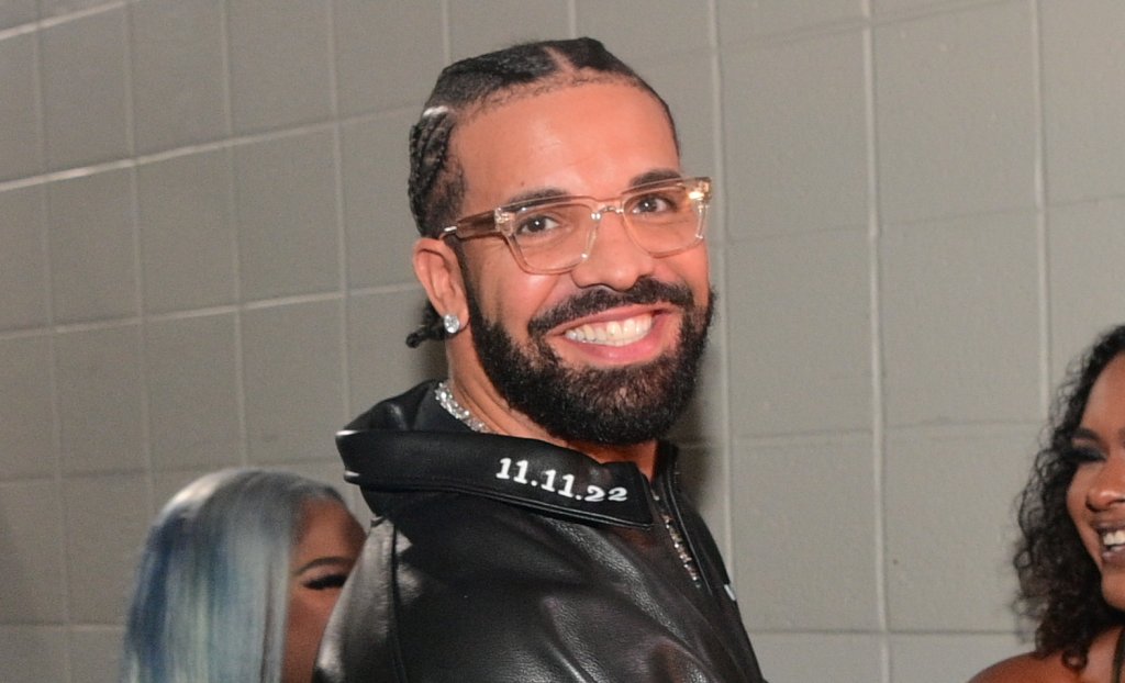 Drake Makes History: First Artist With 10 Diamond Records