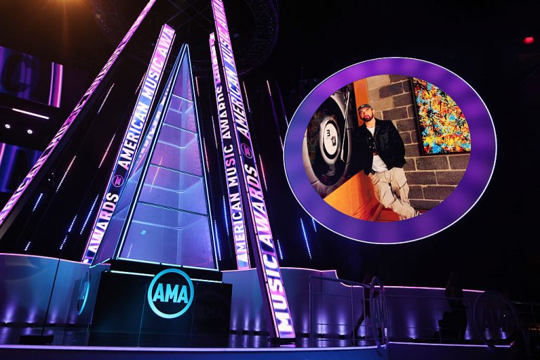 Eminem Upsets Kendrick Lamar In 2 Big AMA Categories