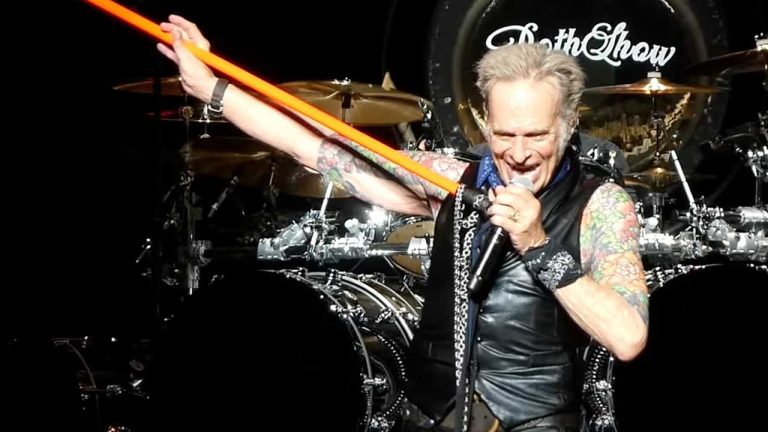 Video: David Lee Roth returns to the stage, plays set stuffed with Van Halen classics