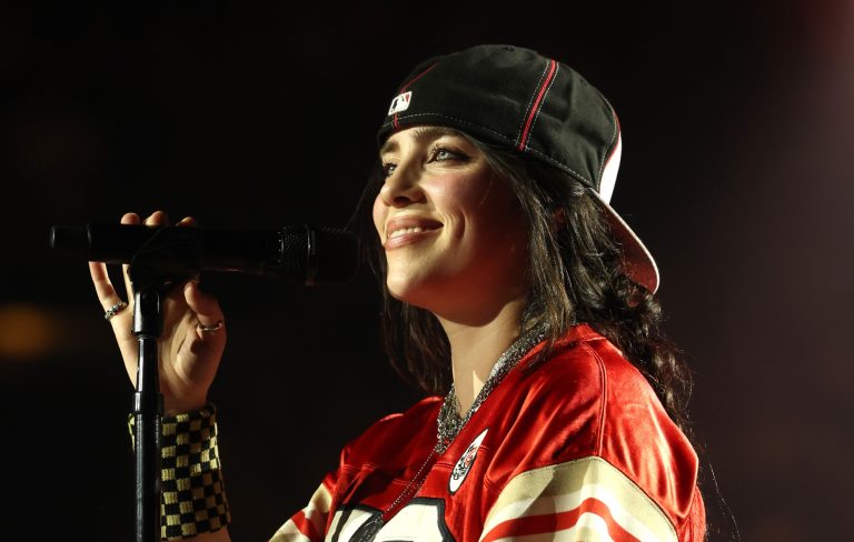 Billie Eilish says images of her at this year’s Met Gala are fake: “That’s AI!”