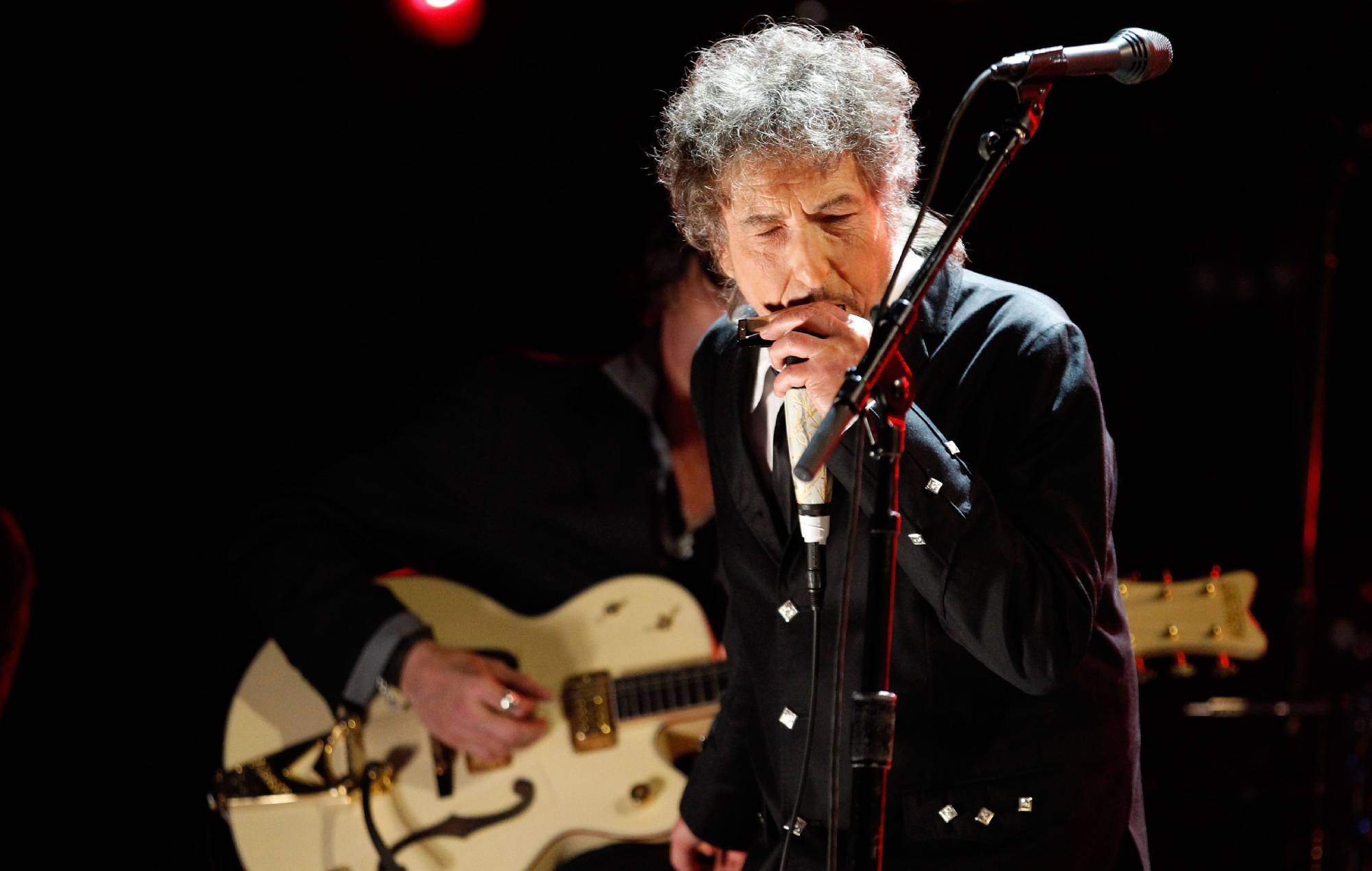 Bob Dylan brings out Billy Strings for ‘All Along The Watchtower’ performance