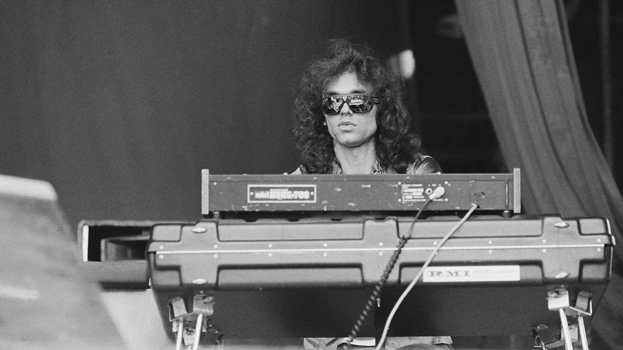 Former Hawkwind and David Bowie violinist and keyboardist Simon House has died, aged 76