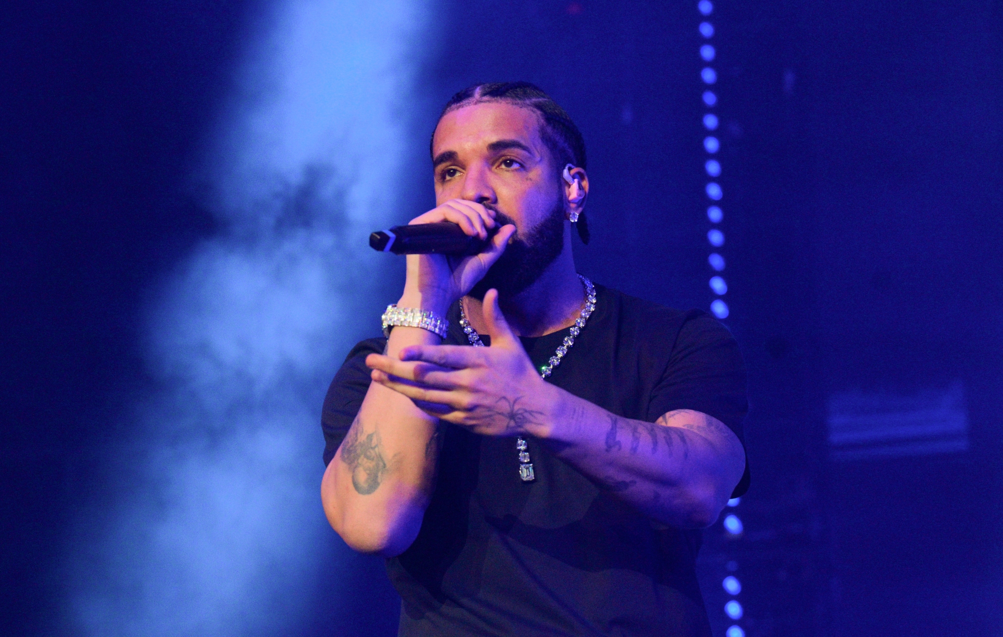Drake shares petition calling for Tory Lanez to be freed after prison stabbing