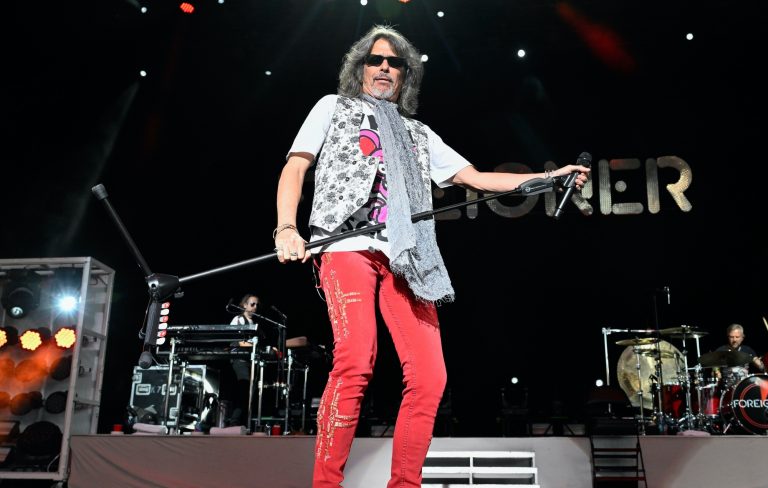 Foreigner frontman Kelly Hansen quits band: “It’s time to pass the mic”