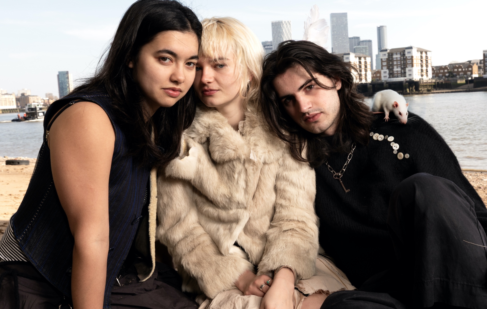 Mary In The Junkyard explore “the bowels of the city” on chaotic new single ‘Drains’