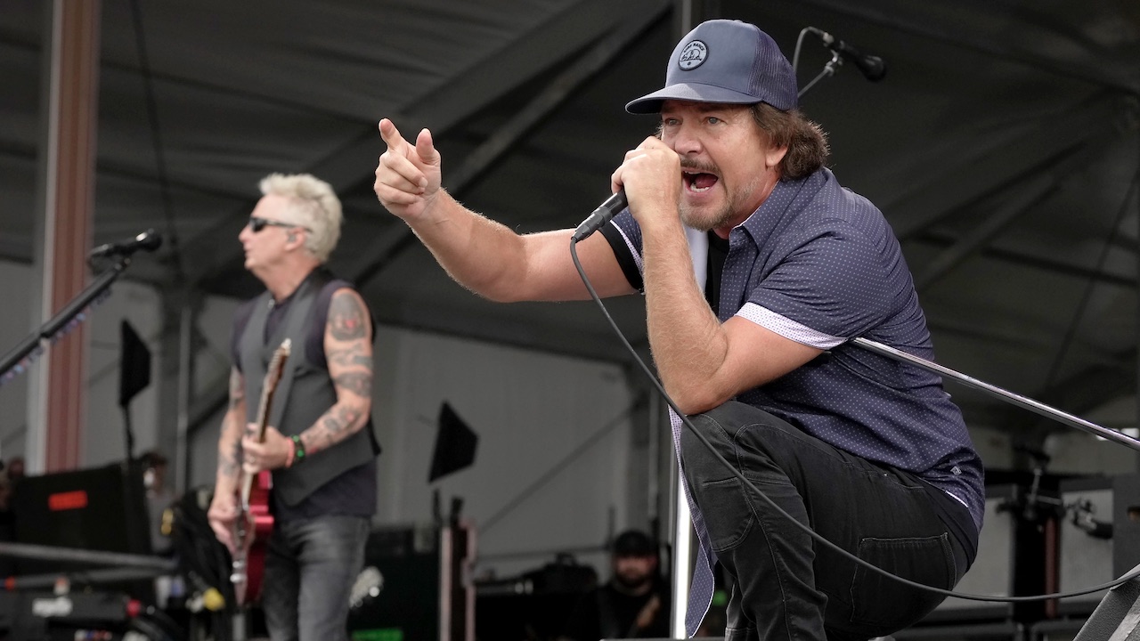 “This gentleman was someone we looked up to before the Ramones.” Watch Pearl Jam rock Nashville with one of the biggest rock stars of the ’70s