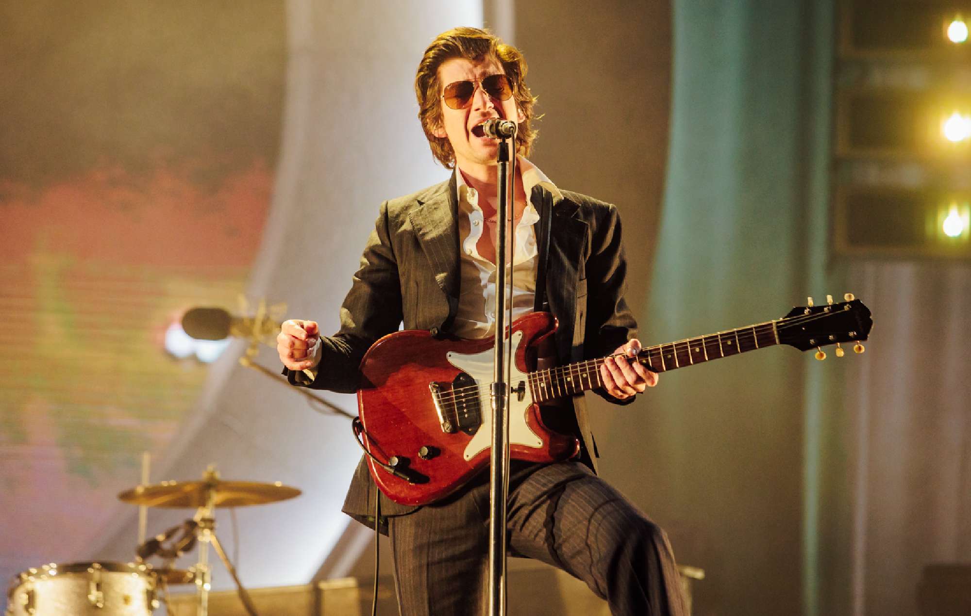 Watch Alex Turner make surprise appearance at Music Week Awards to honour Arctic Monkeys’ manager 