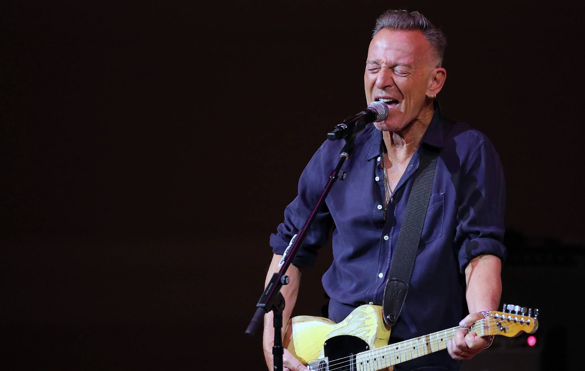 Bruce Springsteen hits out at Donald Trump during Manchester show: “Raise your voices against authoritarianism”