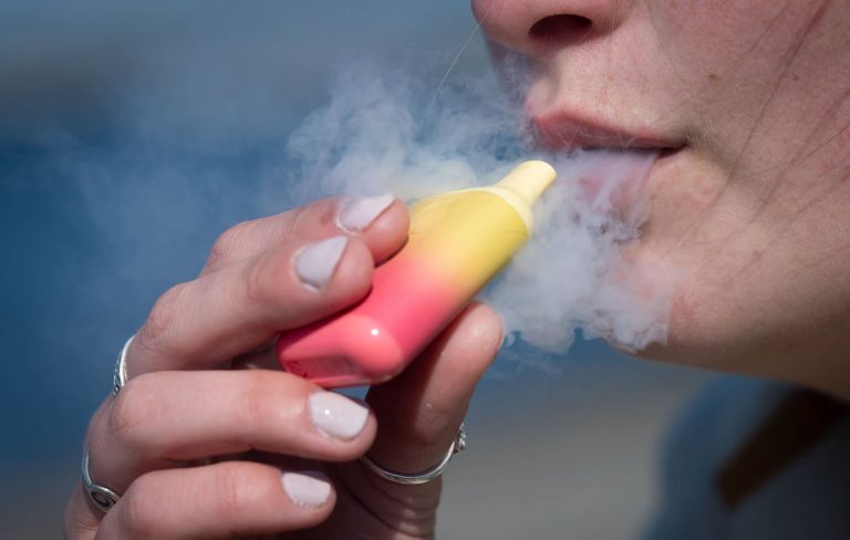 UK government warns of £600 fines ahead of next week’s vape ban
